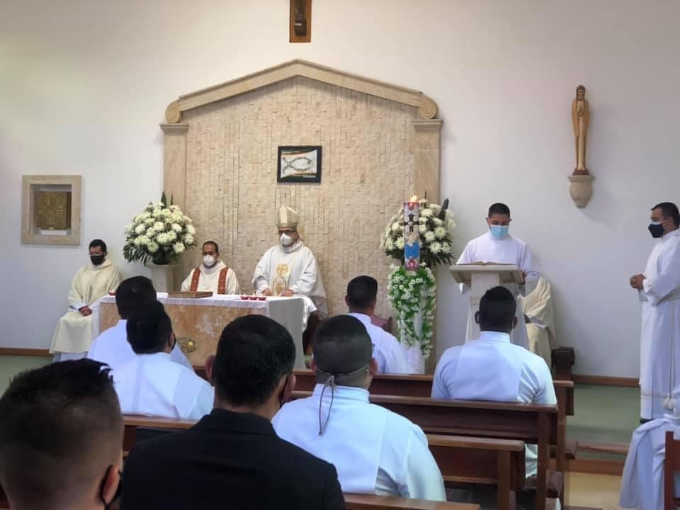 Celebración De La Santa Eucaristía Presidida Por Monseñor Víctor Manuel Ochoa Cadavid, En El Día Del Buen Pastor